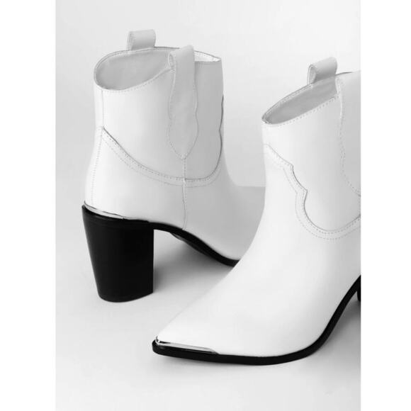 Steve Madden Women's Zora White Leather Pointed-Toe Ankle Booties Size 7 - Picture 2 of 6